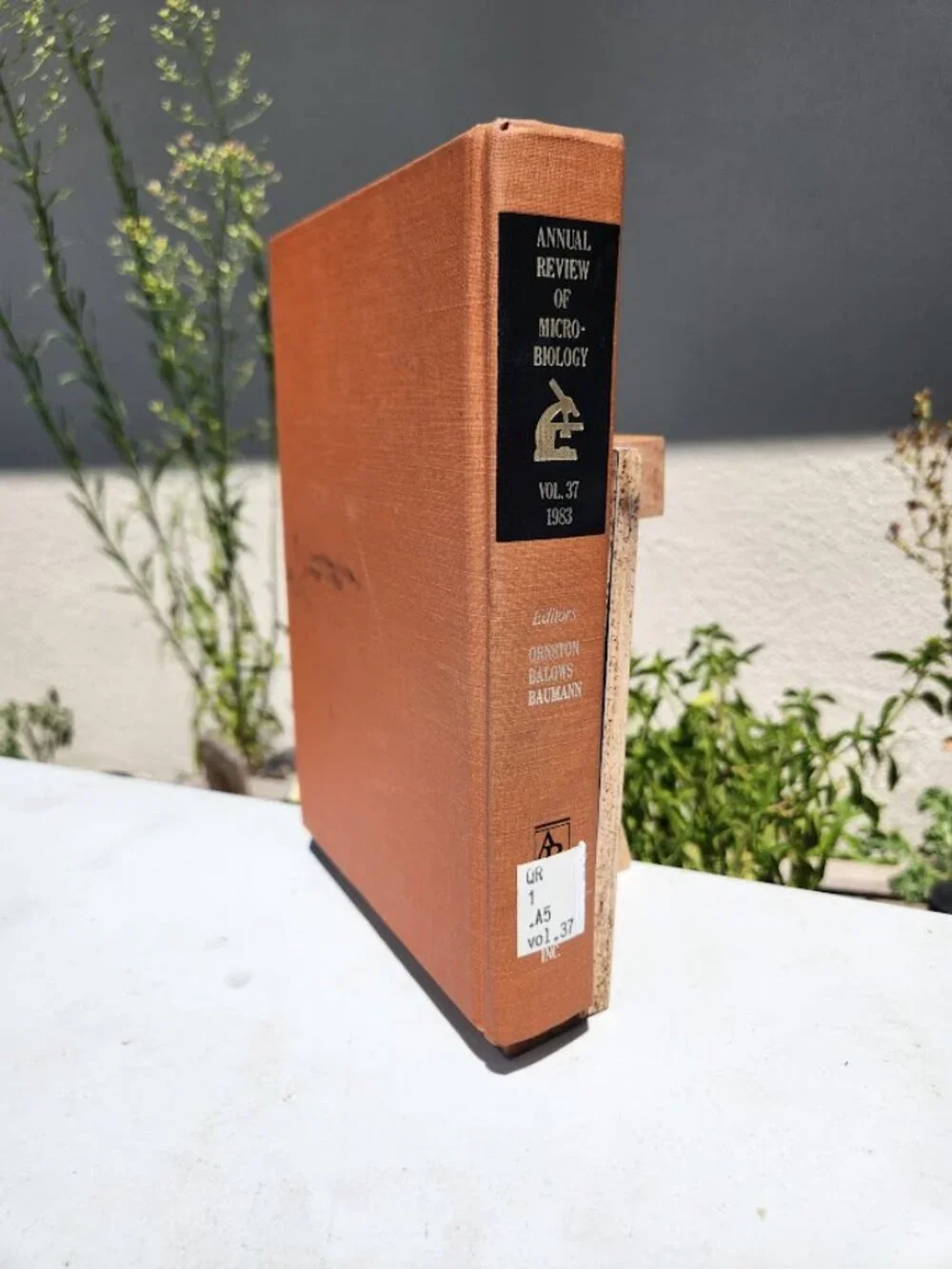 Annual Review of Microbiology Volume 37, 1983 Annual Reviews Hardcover Book Scie